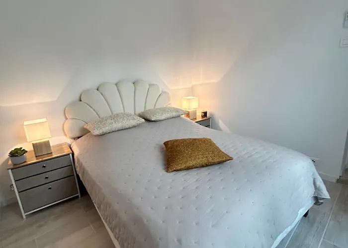 Nyaraló Jolie Maison De Proche Du Centre Et De La *